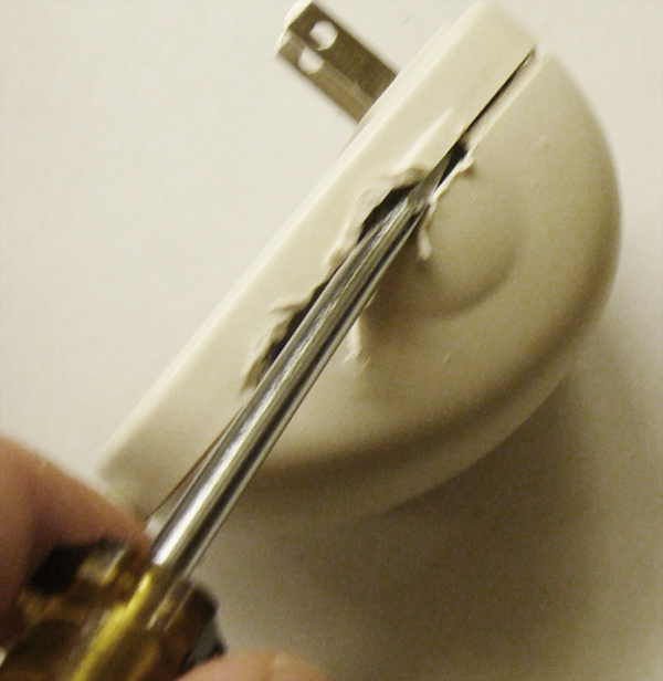ac_adapter_wall_wart_cord_open_with_screwdriver