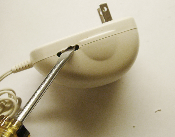 ac_adapter_wall_wart_pry_open