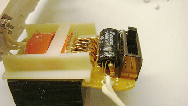 ac_adapter_guts_side_view